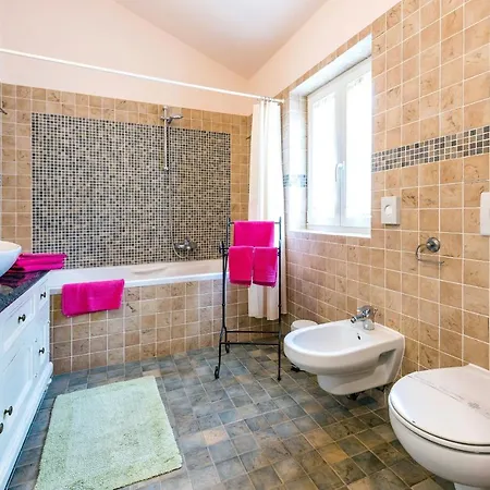 Luxury With A Swimming Pool Prodol, Marcana - 7359 *