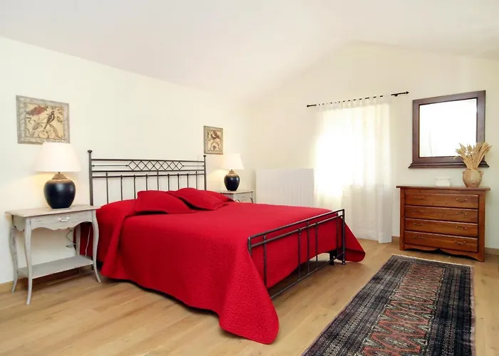 Villa Luxury With A Swimming Pool Prodol, Marcana - 7359